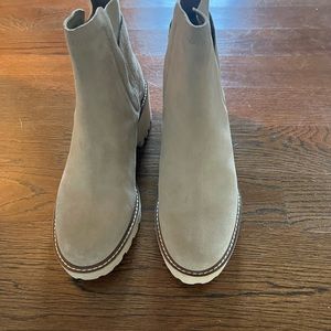 Dolce Vita Chelsea Boots Waterproof color Gray Size 8.5 Brand new no box